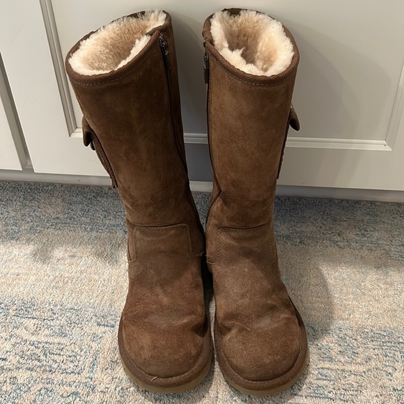 UGGS Tall Fleece Boots with buckle Tan Brown Color women’s size 5 - Picture 3 of 8